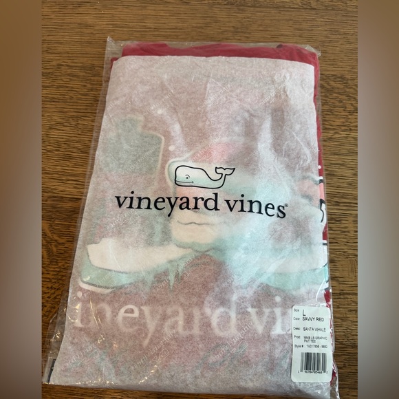 NWT Vineyard Vines Santa Whale Christmas Red Long Sleeve Graphic Pocket Tee - Picture 9 of 9